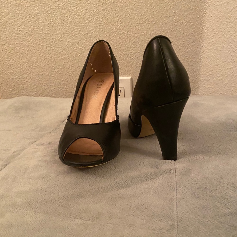 Chelsea Crew Black Leather Heels. Size 8